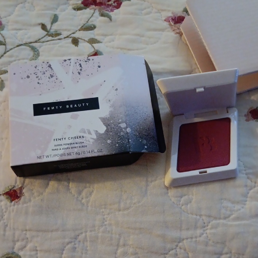 Fenty Beauty Cheeks Out Cream Blush -Summertime Wine